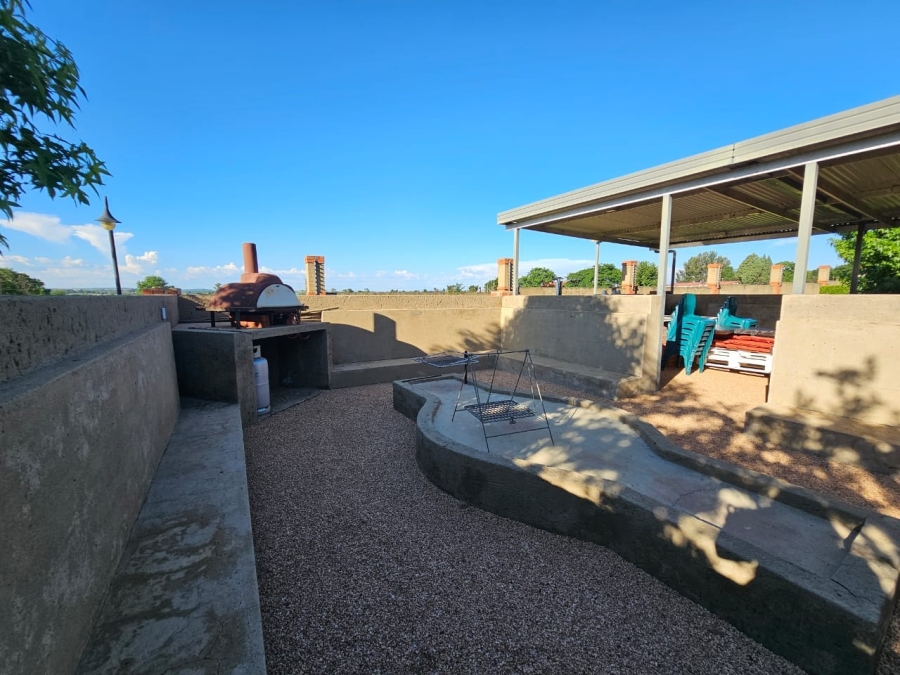 5 Bedroom Property for Sale in Grimbeeck Park North West